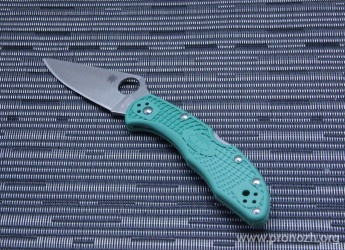    Spyderco Delica 4, VG-10 Steel, Satin Finish Blade, Green FRN Handle