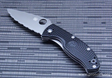   Spyderco Tenacious Lightweight, Satin Finish Blade, 8Cr13MoV Steel, Serrated Edge, Black FRN Handle