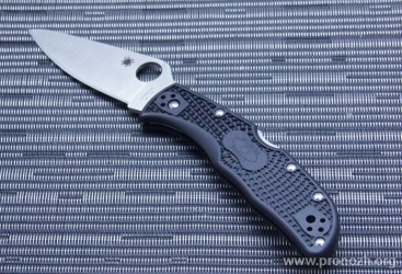    Spyderco Endela Lightweight, VG-10 Steel, Satin Finish Blade, Black FRN Handle