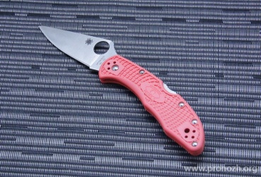    Spyderco Delica 4, VG-10 Steel, Satin Finish Blade, Orange FRN Handle