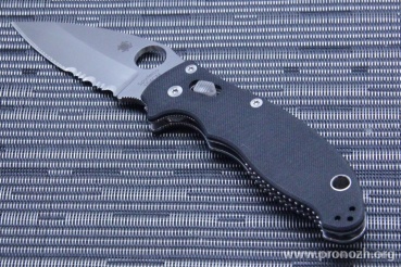    Spyderco Manix 2, 154CM Steel, Satin Finish Blade, Combo Edge, Black G-10 Handle