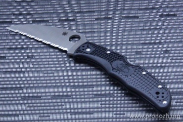    Spyderco Endura 4 Wharncliff, VG-10 Steel, Satin Finish Blade, Serrated Edge, Black FRN Handle