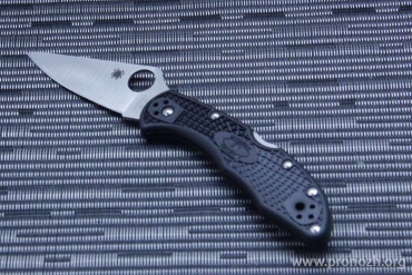    Spyderco Delica 4, VG-10 Steel, Satin Finish Blade, Black FRN Handle