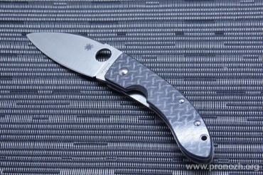   Spyderco Chinese, Satin Finish Blade, VG-10 Steel, Glass Fiber Handle