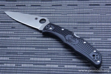    Spyderco Endura , VG-10 Steel, Satin Finish Blade, Black FRN Handle