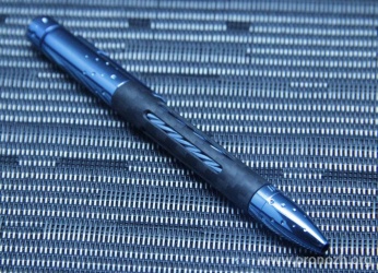 Тактическая ручка Lion Steel Nyala, Carbon Fibre / Blue Shine Titanium