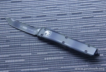      Microtech Ultratech Tanto, Green Camo Standard