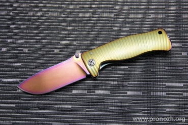 C  Lion Steel SR-1, Yellow / Violet PVD-Coated Blade, Yellow / Violet PVD-Coated Titanium Handle